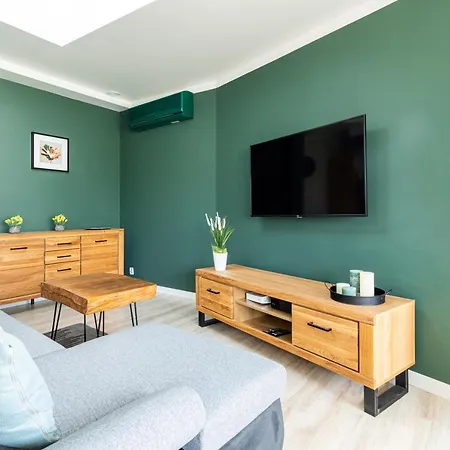 Spacious Family & Friends Victus In By Renters * Sopot