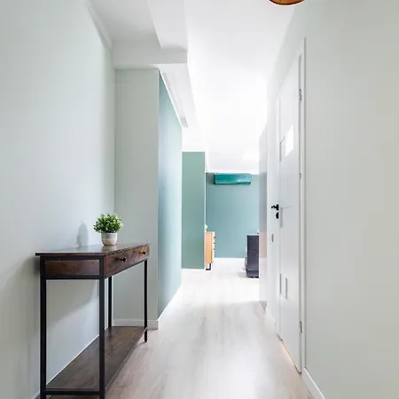 Spacious Family & Friends Victus In By Renters